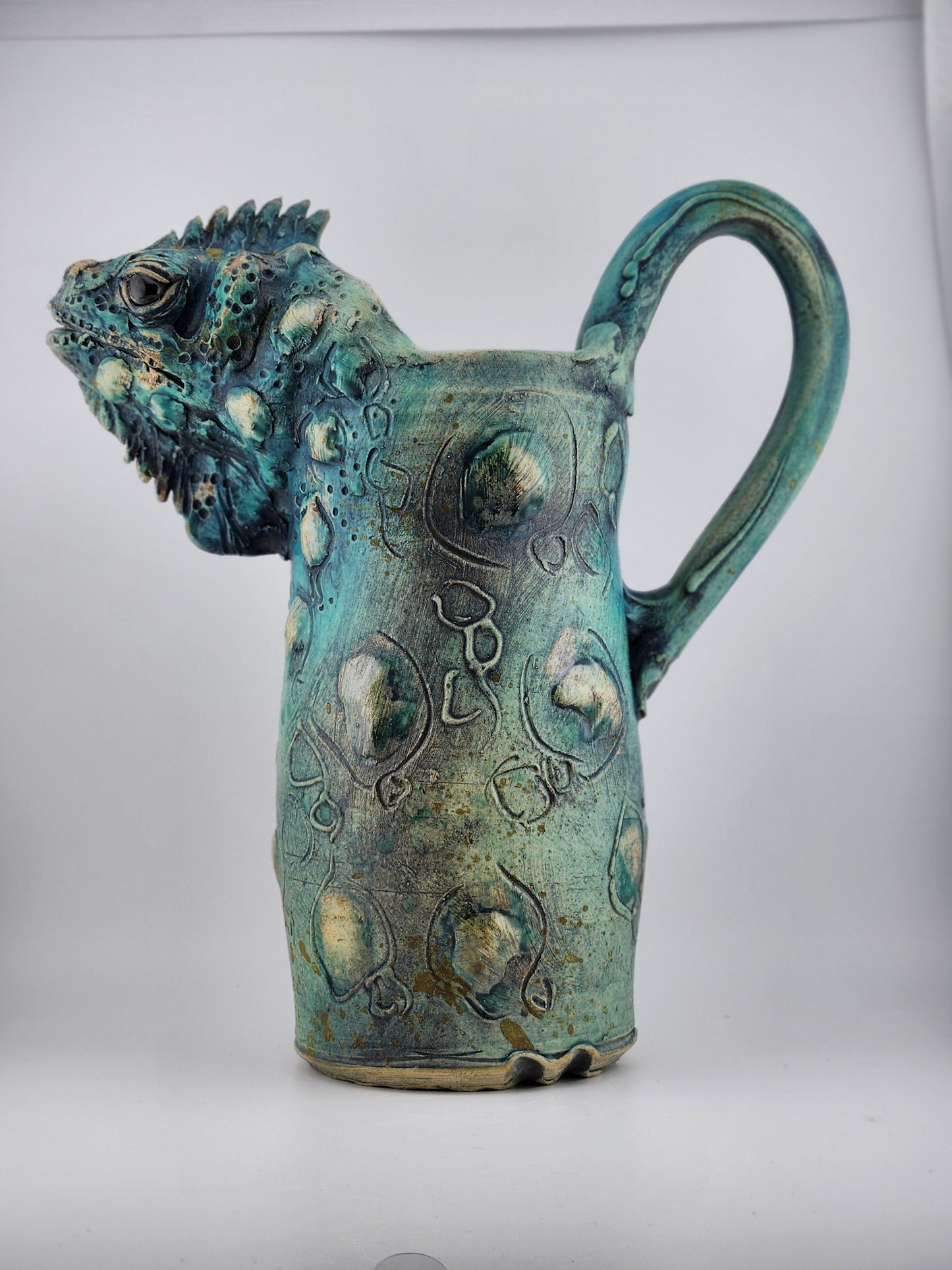 Iguana Pitcher