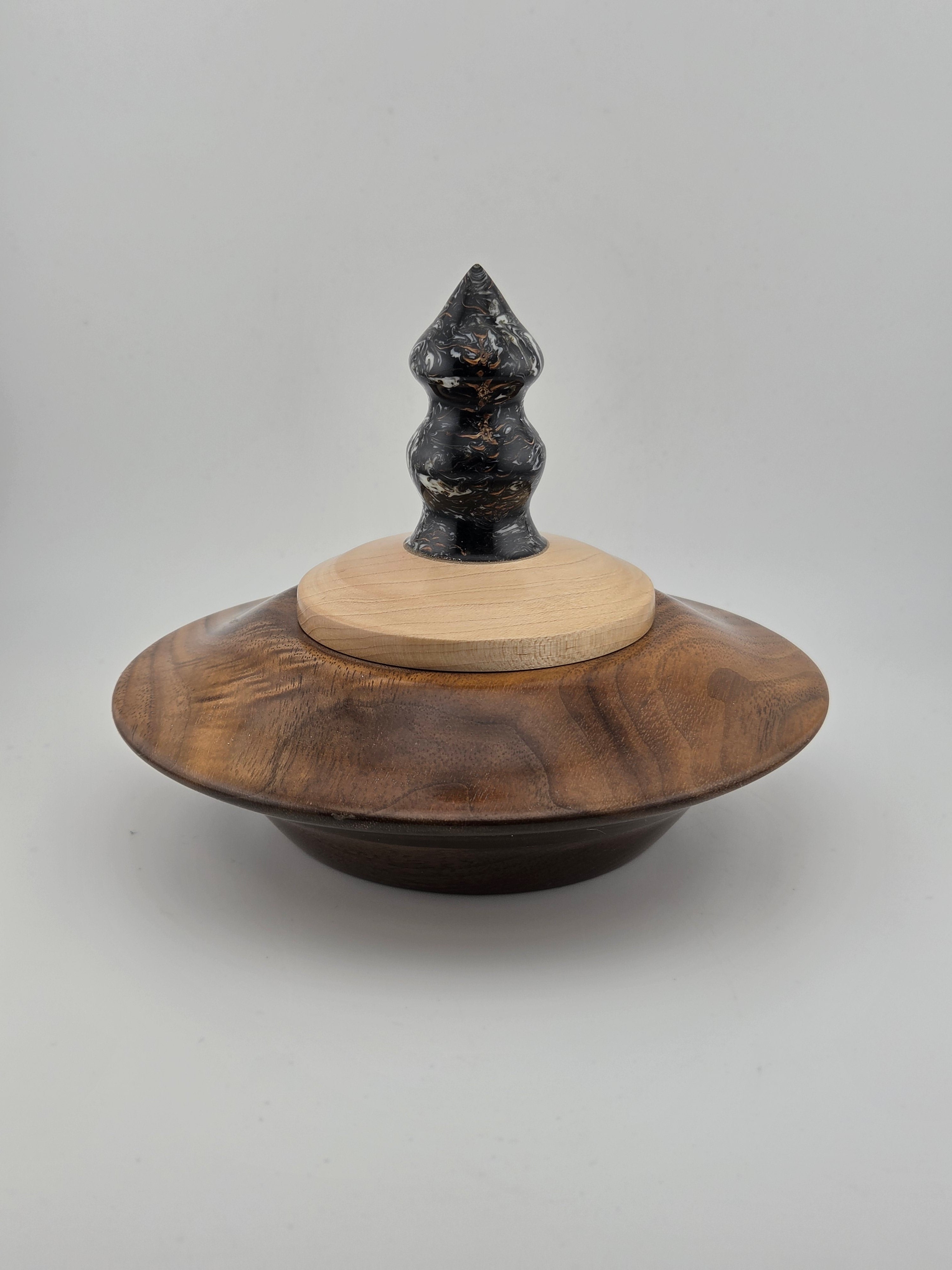 Sm Wal/Maple Lid Vessel